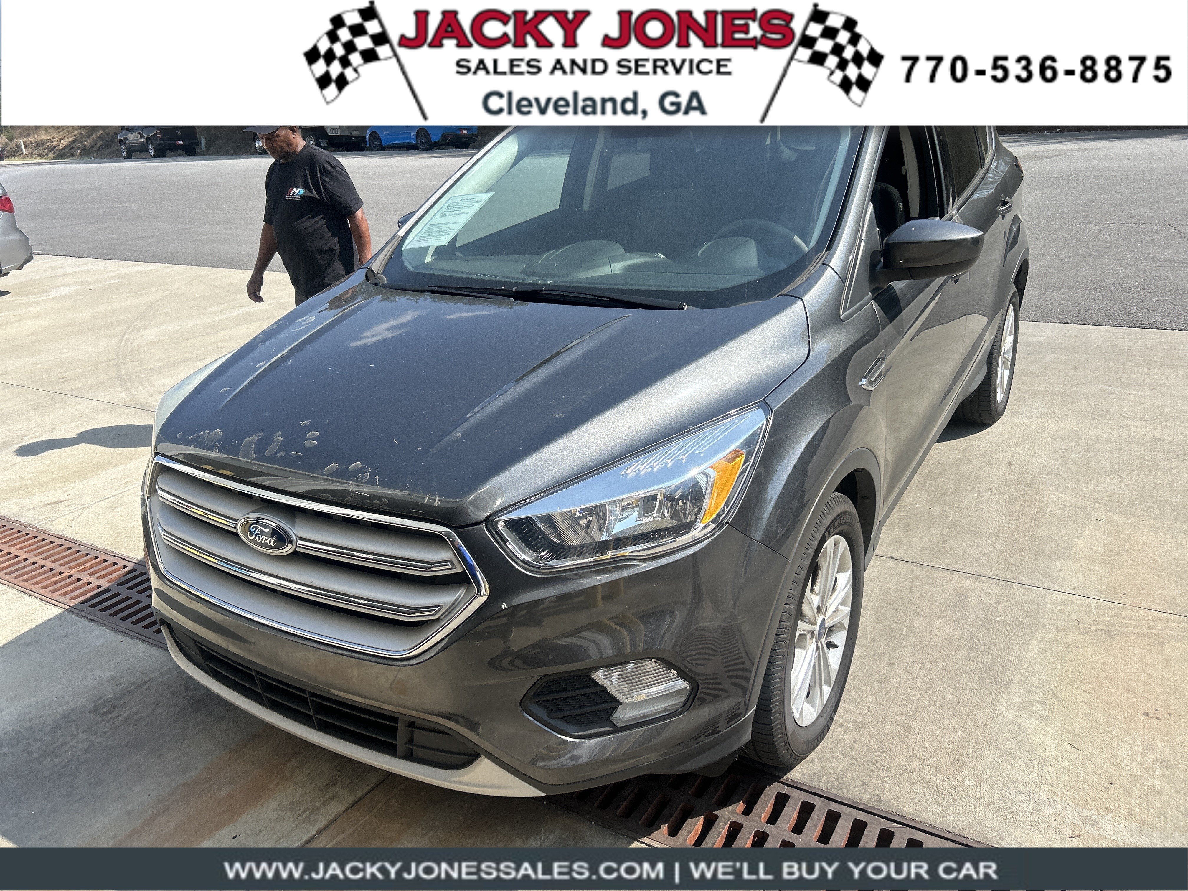 Used 2018 Ford Escape SE FWD image 1