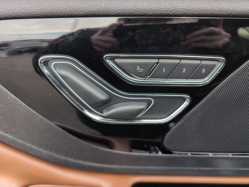 Used 2021 Lincoln Aviator Reserve image 17