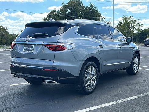 Used 2023 Buick Enclave Premium image 8