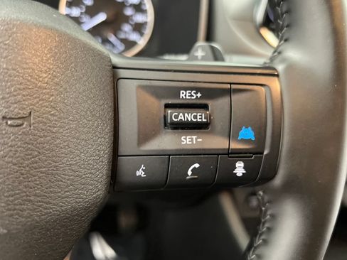 Used 2025 Nissan Rogue SV AWD/4WD image 46