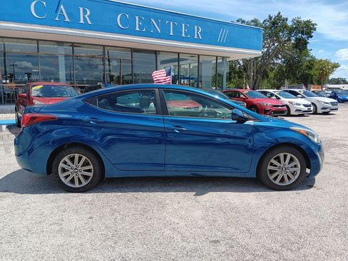 Used 2016 Hyundai Elantra SE w/ Option Group 02 FWD image 7