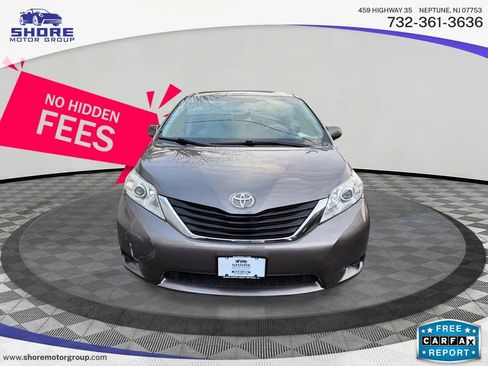 Used 2014 Toyota Sienna LE image 2