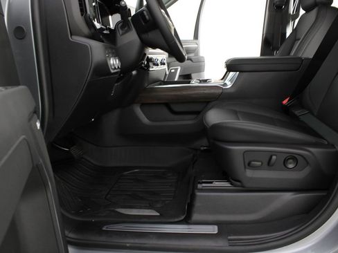 New 2026 GMC Sierra 2500 SLT w/ SLT Premium Package AWD/4WD image 18
