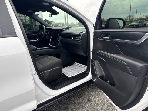 Used 2025 GMC Acadia Elevation image 28