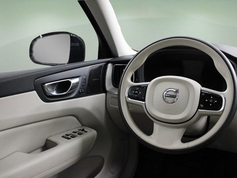 Certified 2023 Volvo XC60 B5 Ultimate w/ Climate Package image 22