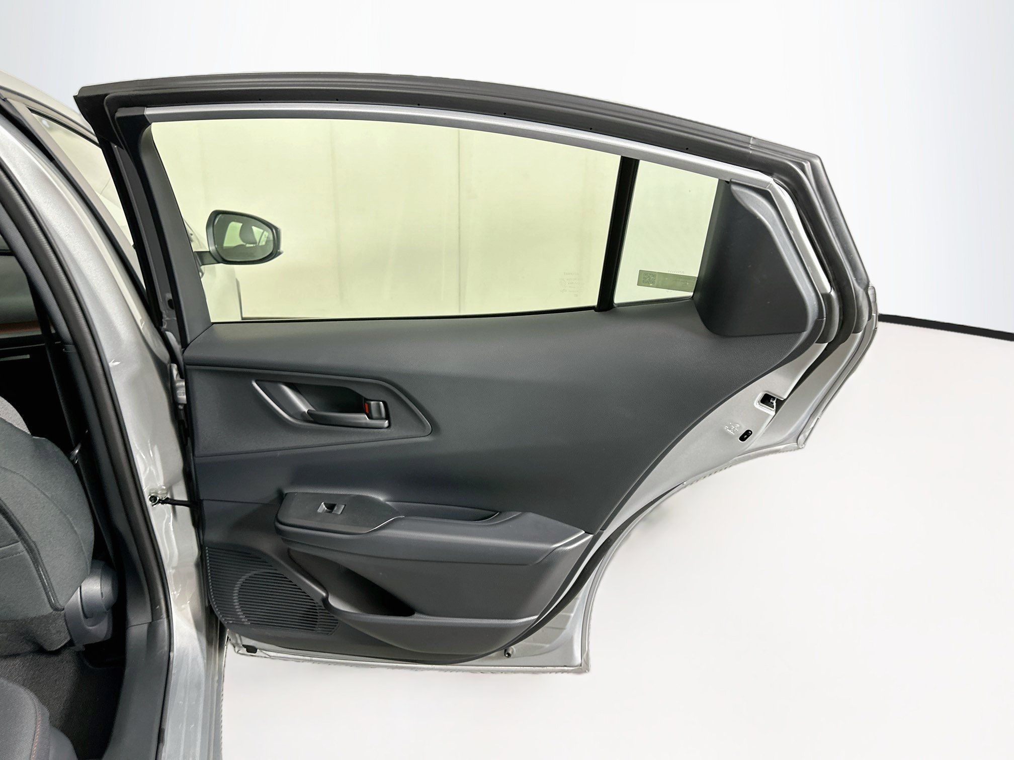 Used 2025 Toyota Prius Plug-In Hybrid FWD image 29