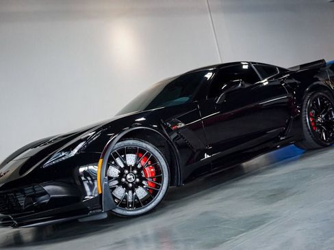 Used 2015 Chevrolet Corvette Z06 w/ 3LZ Preferred Equipment Group RWD image 81