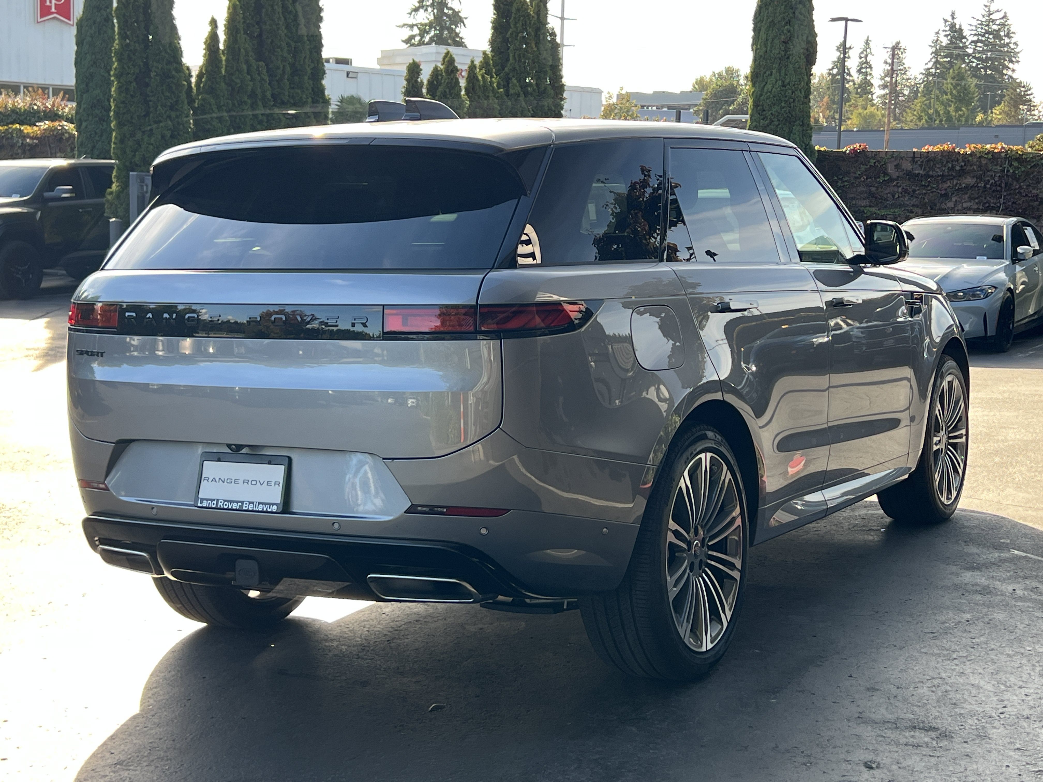 New 2025 Land Rover Range Rover Sport Dynamic SE AWD/4WD image 8