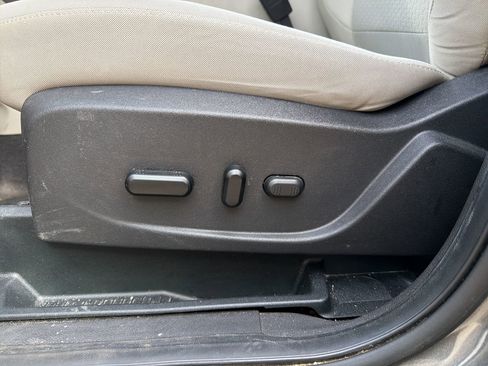 Certified 2019 Ford Escape SE image 7