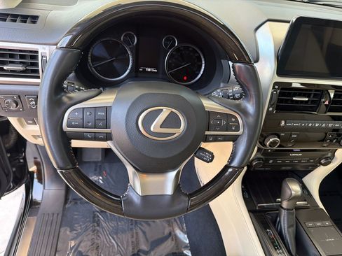 Used 2023 Lexus GX 460 Luxury w/ Sport Design Package AWD/4WD image 31