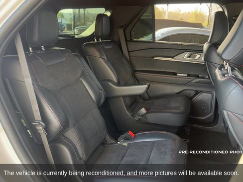 Used 2025 Ford Explorer ST RWD image 15