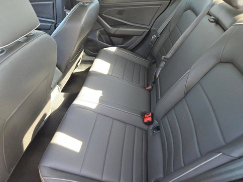 Used 2024 Volkswagen Jetta SE FWD image 11