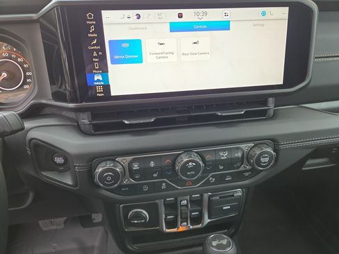 New 2026 Jeep Wrangler Unlimited Sahara AWD/4WD image 13