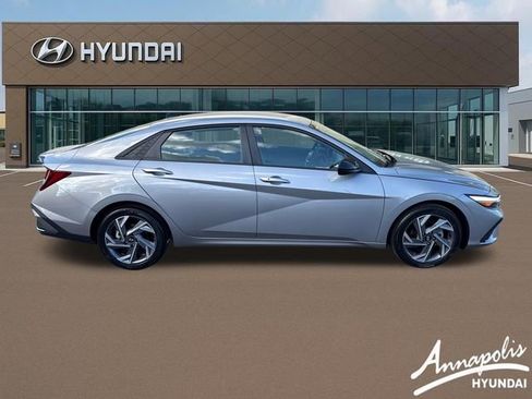 Certified 2025 Hyundai Elantra Sport FWD image 6