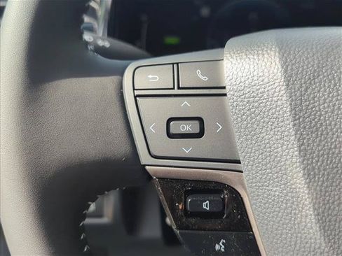 Used 2026 Toyota Camry Hybrid FWD image 12