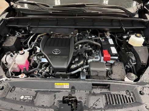 Certified 2024 Toyota Highlander XLE image 32