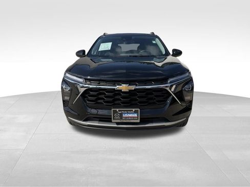 Used 2024 Chevrolet Trax LT w/ Driver Confidence Package FWD image 2