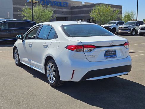 Used 2022 Toyota Corolla LE FWD image 3
