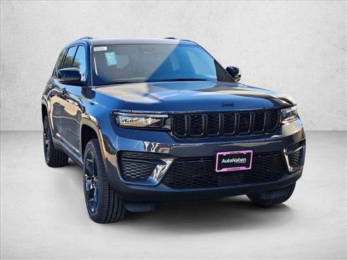 New 2025 Jeep Grand Cherokee Altitude image 7