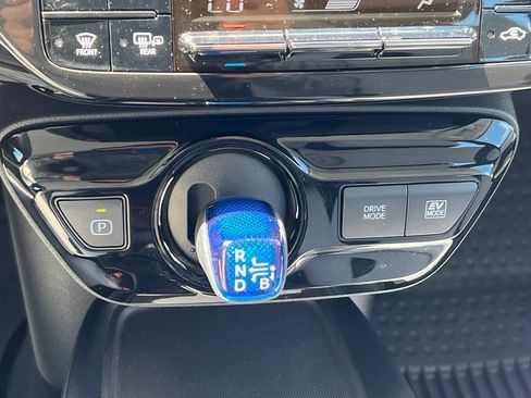 Certified 2022 Toyota Prius LE FWD image 25