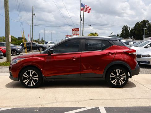 Used 2019 Nissan Kicks SV FWD image 8