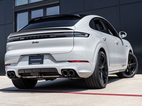 New 2025 Porsche Cayenne Turbo image 11