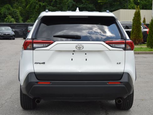 Used 2020 Toyota RAV4 LE FWD image 5