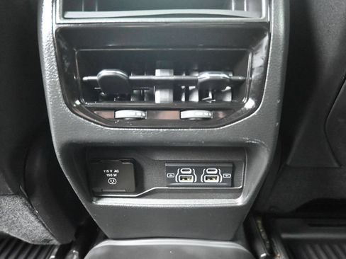 Used 2025 Jeep Grand Cherokee 4WD image 33