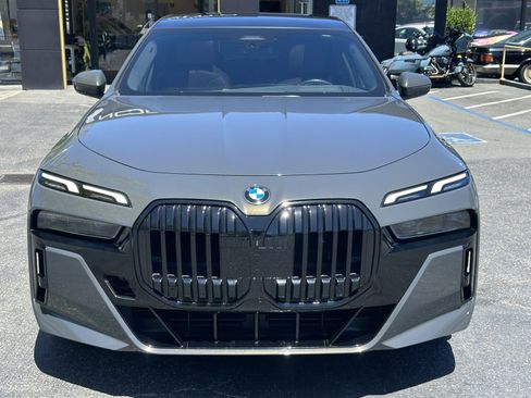 Used 2023 BMW 740i w/ Parking Assistance Package RWD image 5