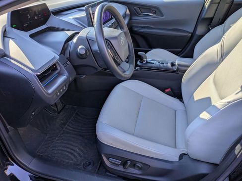Used 2023 Toyota Prius XLE image 11