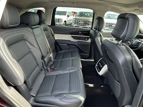 Used 2025 Lincoln Nautilus Reserve AWD/4WD image 13