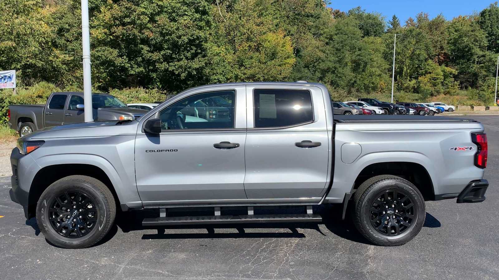 Certified 2025 Chevrolet Colorado W/T AWD/4WD image 5