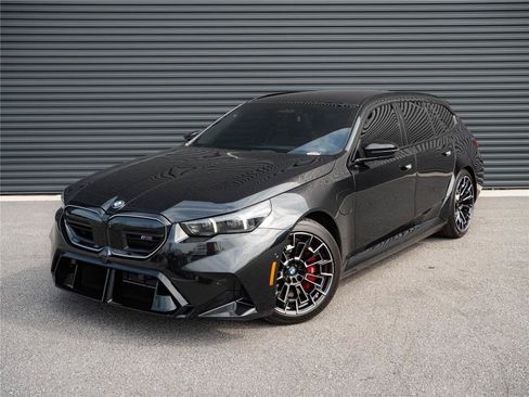 Used 2026 BMW M5 Touring AWD/4WD image 1