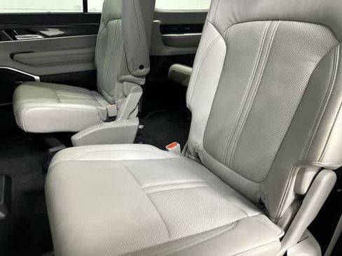 Used 2022 Jeep Wagoneer Series III w/ Convenience Group I image 11