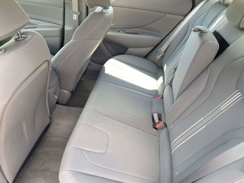Used 2024 Hyundai Elantra SEL w/ Convenience Package FWD image 14
