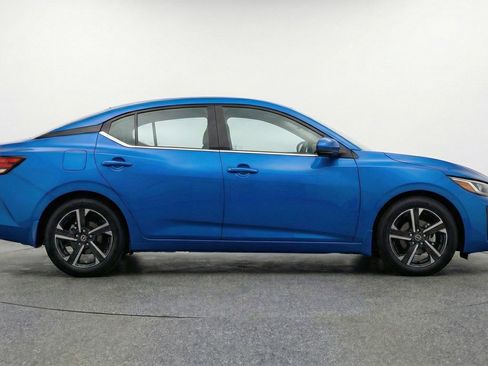 Used 2025 Nissan Sentra SV FWD image 11