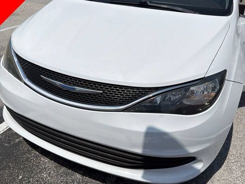 Used 2019 Chrysler Pacifica LX FWD image 1