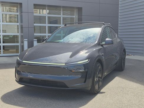 Used 2026 Tesla Model Y Long Range AWD/4WD image 8