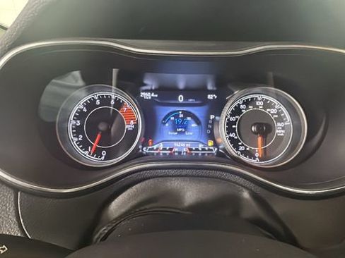 Used 2020 Jeep Cherokee Trailhawk w/ Cold Weather Group AWD/4WD image 14