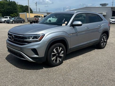 Used 2022 Volkswagen Atlas Cross Sport SE FWD image 1
