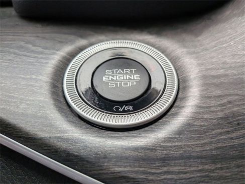 Used 2022 Jeep Grand Cherokee L Limited w/ Black Appearance Package image 20