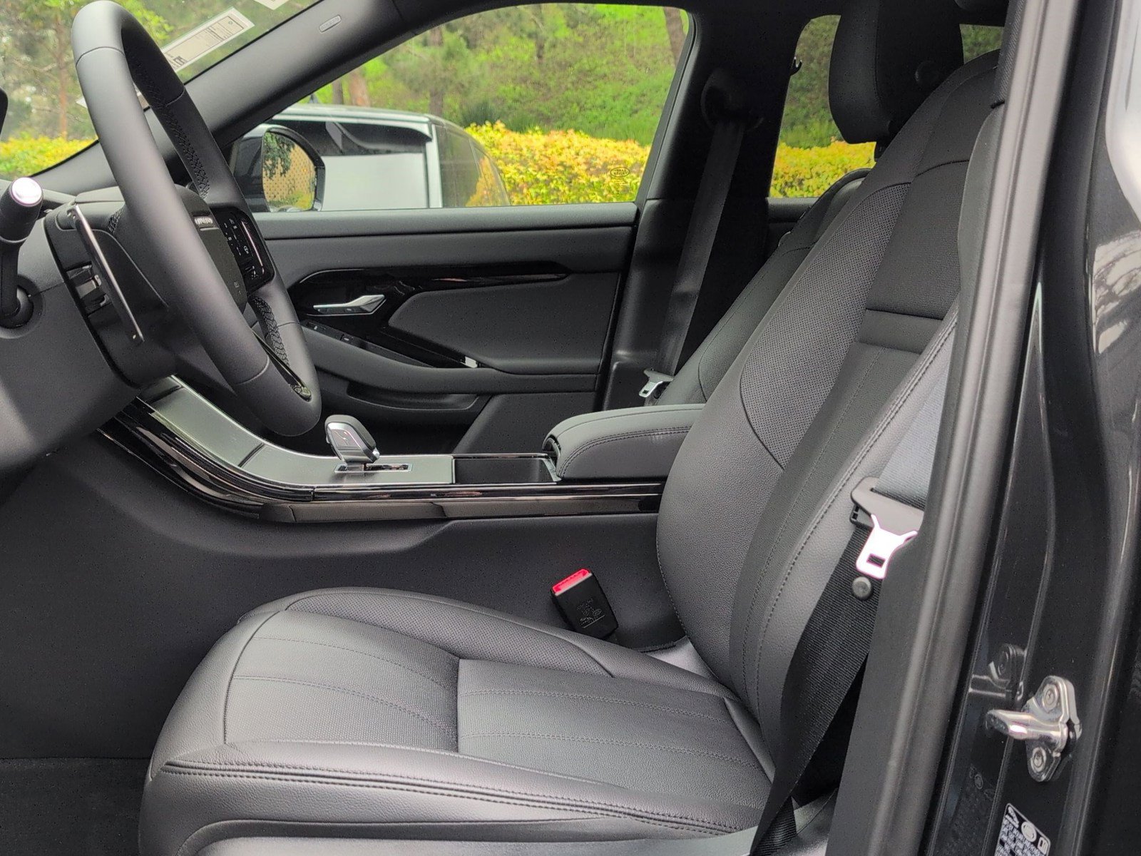 New 2026 Land Rover Range Rover Evoque Dynamic SE AWD/4WD image 6
