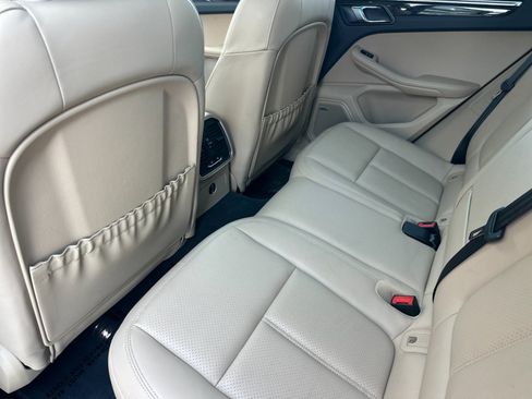 Used 2024 Porsche Macan AWD/4WD image 12