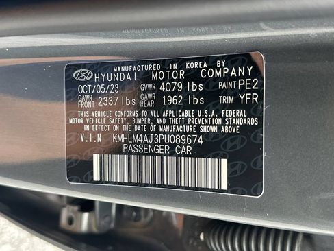 Used 2023 Hyundai Elantra Blue FWD image 32