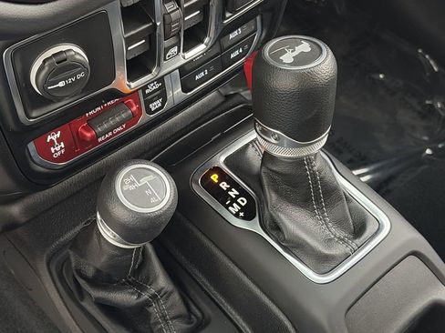 Used 2024 Jeep Wrangler Unlimited Rubicon w/ Convenience Group image 16