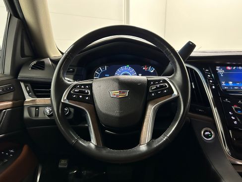 Used 2019 Cadillac Escalade ESV Luxury AWD/4WD image 15