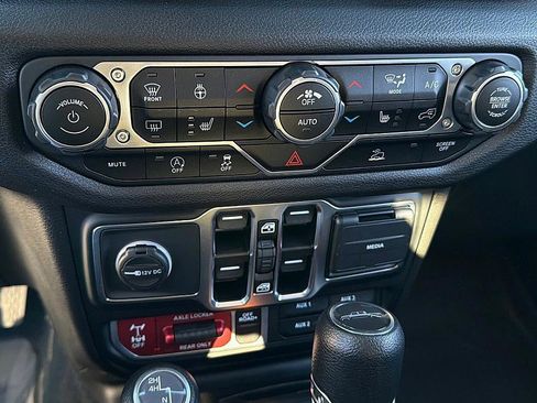 Used 2024 Jeep Gladiator Sport image 17