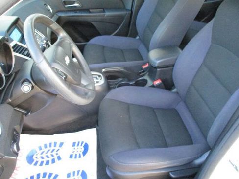 Used 2014 Chevrolet Cruze LT image 18
