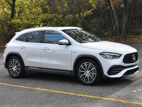 Used 2021 Mercedes-Benz GLA 35 AMG 4MATIC image 13