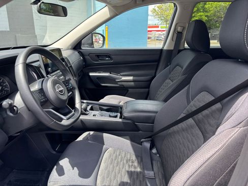 Used 2025 Nissan Pathfinder SV AWD/4WD image 25